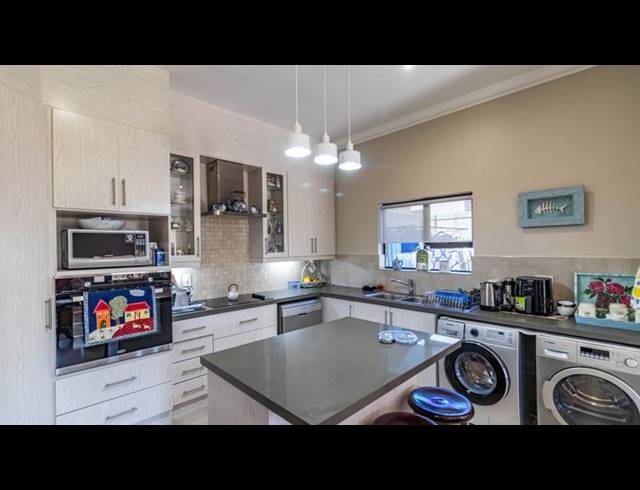 2 BEDROOM TOWNHOUSE FOR SALE IN RETIRE AT MIDSTREAM